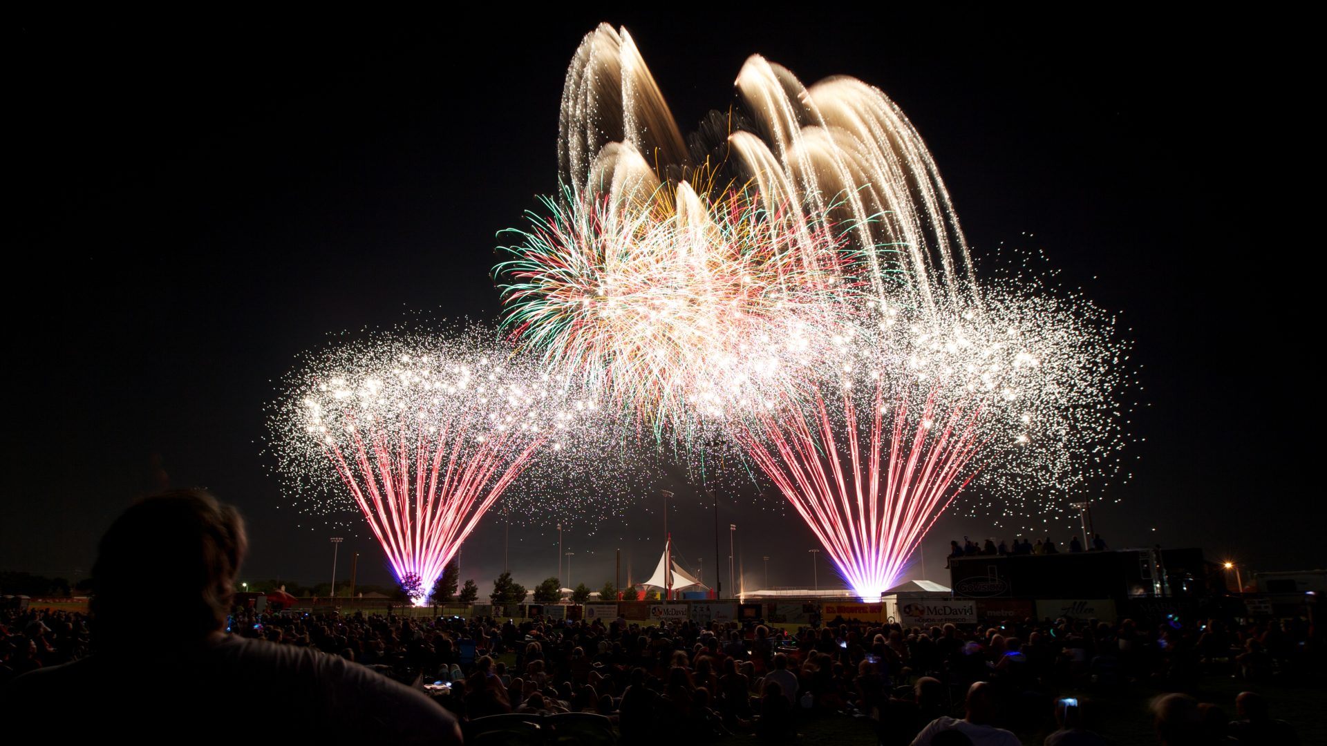 Community Fireworks Pyrotecnico